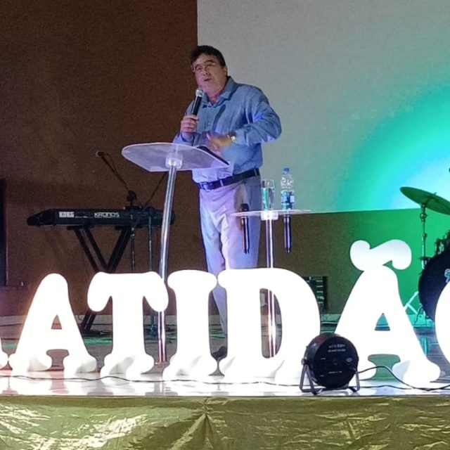 Hoje é aniversário do nosso querido pastor. Que as bençãos do Senhor sejam abundantes em sua vida @eliaspastormuniz