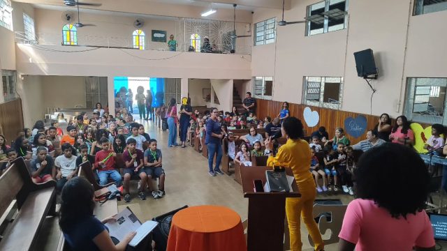 Foram 3 dias cheios de Surpresas & Recompensas na nossa Escola Bíblica de Férias! 🎉💛
As crianças aprenderam mais sobre Jesus, se divertiram, louvaram e viveram momentos inesquecíveis!
Cada sorriso, cada brincadeira e cada lição foi uma sementinha de fé plantada com muito amor. 🌱✨
Gratidão a todos que fizeram parte dessa festa tão especial! 💖

#pibitaúna #ebf2025 #surpresaseerecompensas #momentosespeciais #jesusnocoração #criançafeliz #feriascomjesus #aprendendoecomemorando #escolabiblicadeferias #domingoabençoado #