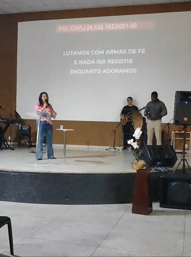 Momentos de louvor e adoração ao nosso grandioso Deus. Que Ele continue sendo o centro de tudo! 🙌✨
#louvor #adoração #deusébom #fé #culto
#pibitaúna #domingodosenhor #ministériodelouvor