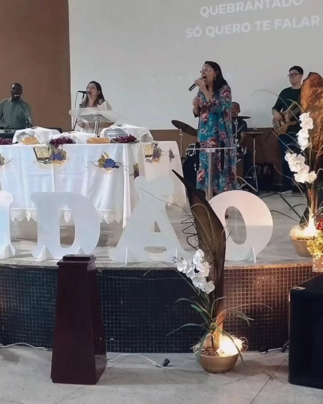 Domingo à noite foi um daqueles cultos especiais que marcam o nosso coração! ✨
Teve adoração, a presença de Deus, celebração da Ceia e um momento lindo de carinho com as nossas mamães — com direito a lembrancinhas cheias de amor!

Foi uma noite de comunhão, gratidão e entrega!
A gente ama viver tudo isso juntos, como igreja!

#cultodedomingo #ceiadosenhor #pibitaúna #diadasmães