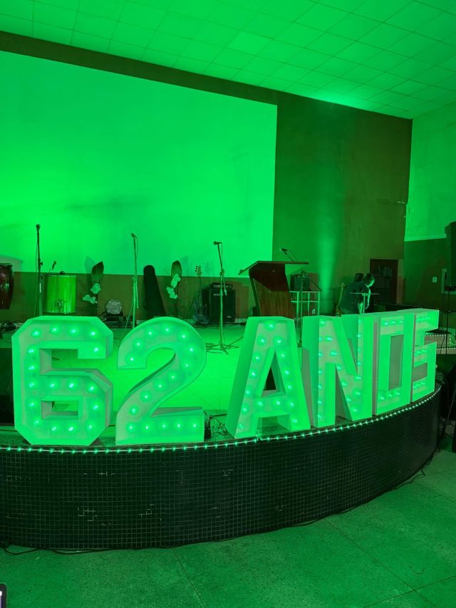 ✨🎉 62 anos de graça, história e propósito! 🎉✨ Celebramos mais um ano da nossa querida igreja com um culto especial, marcado por momentos inesquecíveis na presença de Deus. Foi uma noite abençoada, com a participação de diversos ministérios que, juntos, fazem parte dessa linda caminhada de fé, amor e serviço. Cada foto registrada carrega um pouco da alegria, da comunhão e do mover de Deus entre nós. Que venham muitos outros anos vivendo promessas e espalhando esperança! 🙏💛 #pibitauna #aniversariodaigreja #62anos #gratidão #cultoespecial famílianafé