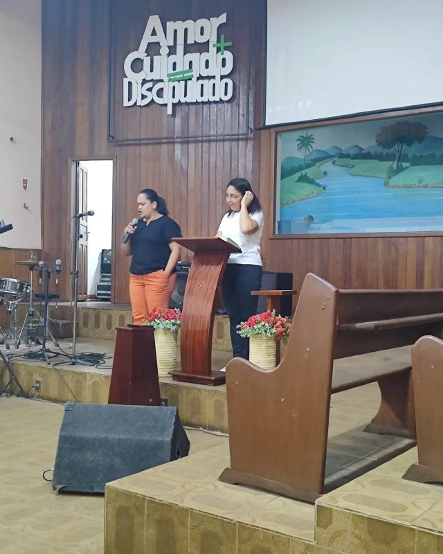 🏠✨ Famílias unidas em oração são lares fortalecidos pelo amor de Deus. 🙏 No culto de hoje, intercedemos juntos por cada lar, crendo que o Senhor é o alicerce de nossas casas. A Palavra de Deus ministrada pelo Pr. Saulo nos inspirou a viver em harmonia e fé. 📖💒 

#pibitauna
#cultodafamília #oraçãopelasfamílias #palavradedeus #famíliacristã #intercessão #jesuscristo #amordedeus #fé #evangelho #louvor #adoração #cristão #esperança