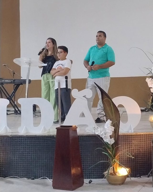 Domingo abençoado em família!
Neste mês de maio, nossos cultos estão voltados para o tema família, e hoje tivemos um momento muito especial: a apresentação da princesa Heliza, pelos seus pais Jeferson e Letícia!
Que alegria celebrar a vida e a bênção que é a família!

Família é plano de Deus!
"Eu e minha casa serviremos ao Senhor." (Josué 24:15)

#cultoemfamília #igrejaéfamília #pibitaúna